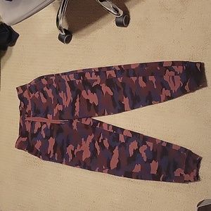 Lululemon womans joggers size 4